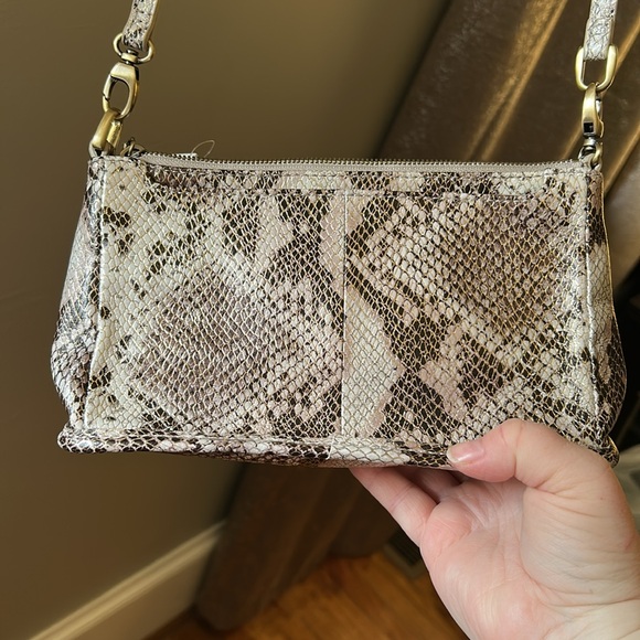 HOBO Metallic Snake Print crossbody/shoulder/wristlet NWT plus Dust bag!! - Picture 3 of 16